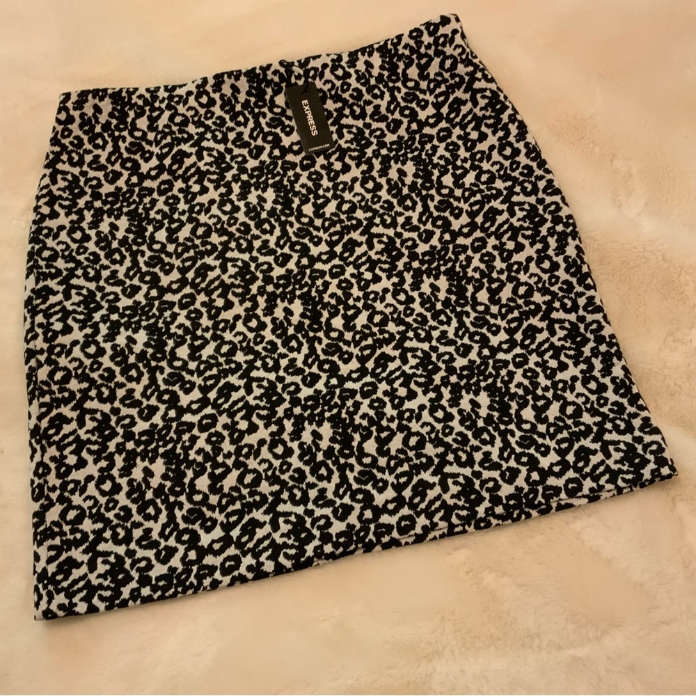 NWT EXPRESS STRETCH KNIT MINI SKIRT IN ANIMAL PRINT